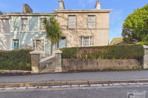 6 bed property, in Devon Square, £350,000