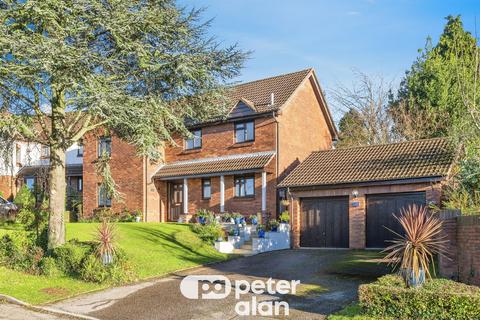 4 bed property, in Orchid Meadow, £650,000