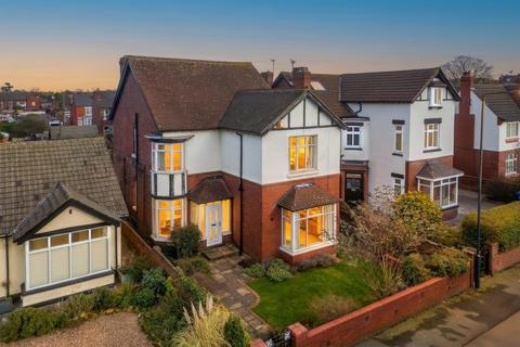 5 bed property, in Axholme Road, £335,000