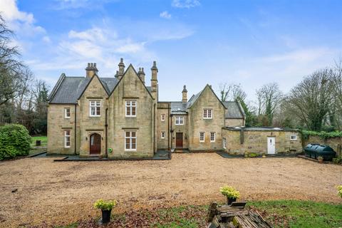 8 bed property, in Trevor Road, £780,000