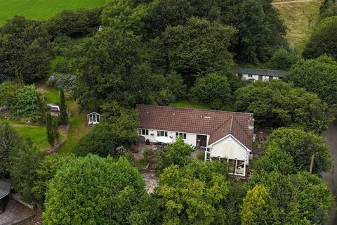 3 bed property, in Mountain Road, £600,000