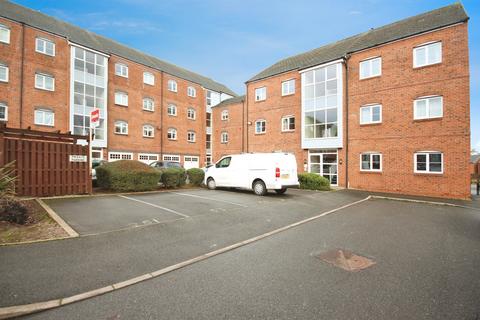2 bed property, in Chandley Wharf, £170,000
