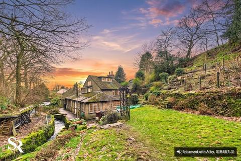 3 bed property, in Brookbottom, £475,000
