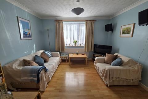 1 bed property, in School Lane, £180,000
