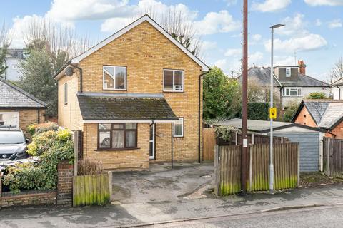 3 bed property, in Cromwell Road, £475,000