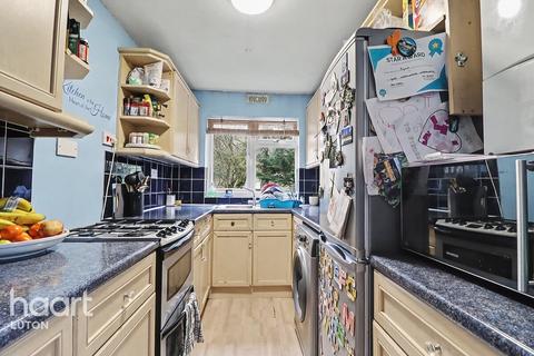 2 bed property, in North Street, £250,000