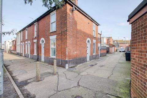 3 bed property, in Middle Market Road, £105,000