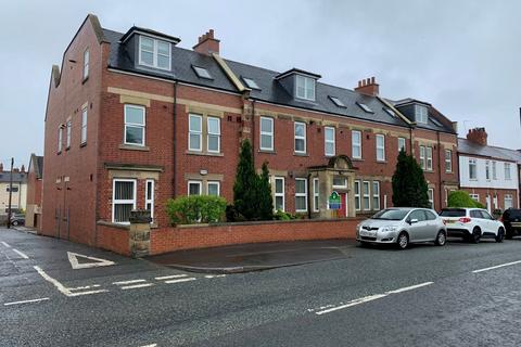 2 bed property, in Rupert Court, £105,000