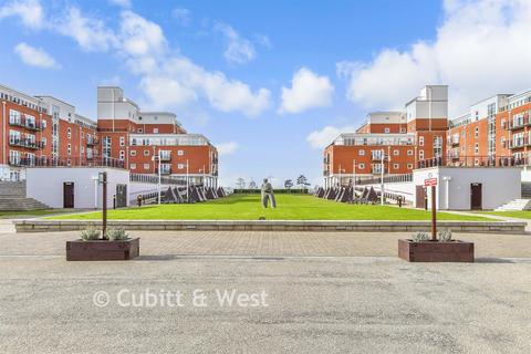 2 bed property, in Gunwharf Quays, £350,000