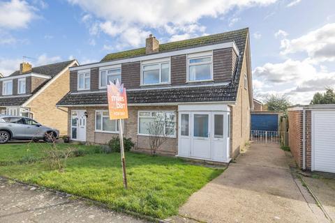 3 bed property, in Salisbury Road, £325,000