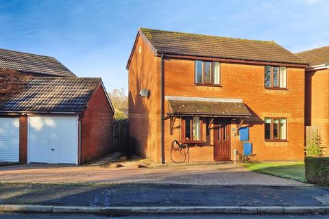 4 bed property, in Manor Court Drive, £335,000
