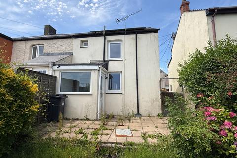 2 bed property, in Carclaze Road, £140,000