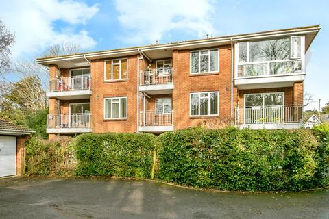 1 bed property, in Lansdowne Road, £125,000