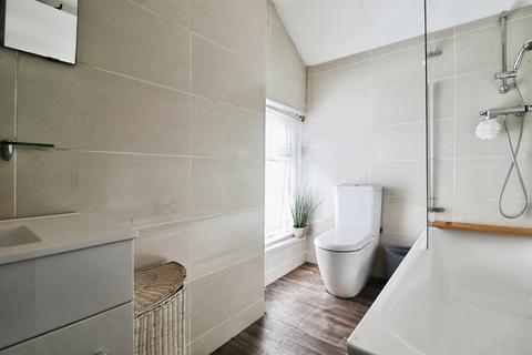 3 bed property, in Charlotte Street, £350,000