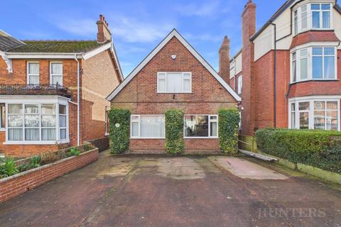 3 bed property, in Sands Lane, £375,000