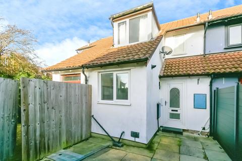 2 bed property, in Westbourne Court, £160,000