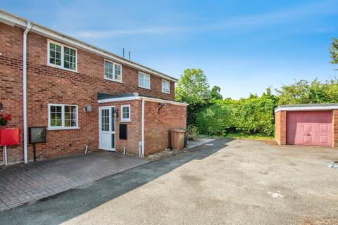 3 bed property, in Wheeler Close, £200,000