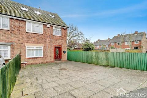 6 bed property, in Lesingham Drive, £285,000