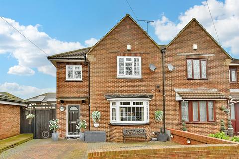 3 bed property, in Dunkirk Close, £375,000