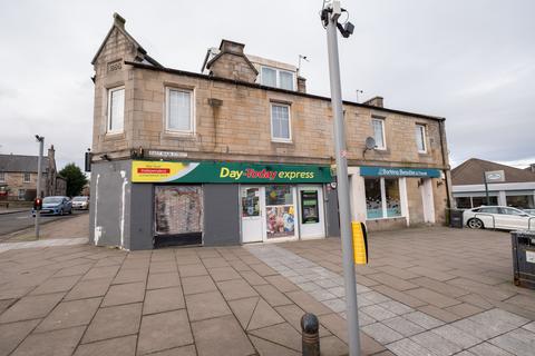 2 bed property, in East Main Street, £110,000