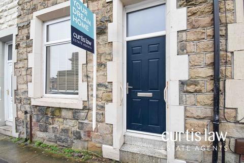 2 bed property, in Water Street, £115,000