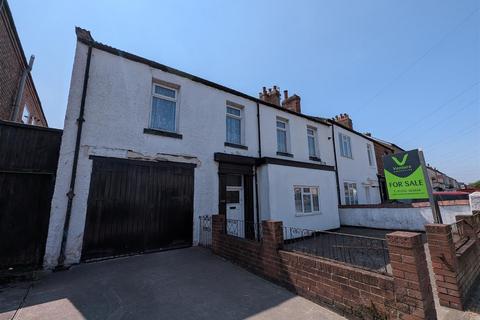 4 bed property, in Yarm Road, £99,950