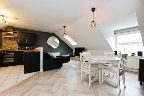 2 bed property, in King Edward Road, £160,000