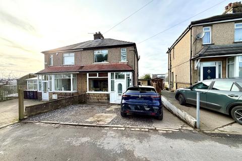 3 bed property, in Wrose View, £215,000