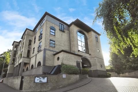 1 bed property, in Stock Road, £200,000
