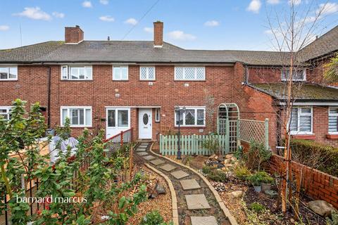 3 bed property, in Sparrow Farm Drive, £450,000