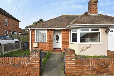 2 bed property, in Granville Avenue, £225,000