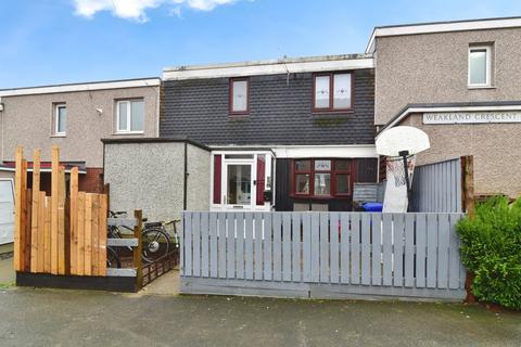 2 bed property, in Weakland Crescent, £50,000