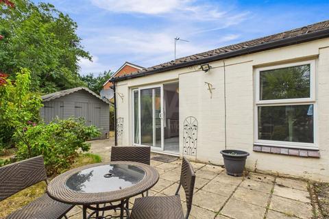 2 bed property, in Cronulla Drive, £170,000