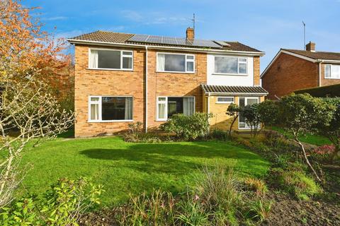 4 bed property, in Briar Close, £269,000