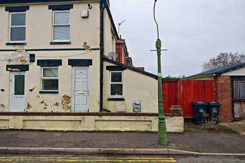 2 bed property, in Malvern Road, £120,000
