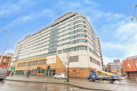 1 bed property, in Huntingdon Street, £70,000