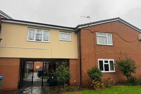 1 bed property, in Old Canal Walk, £70,000