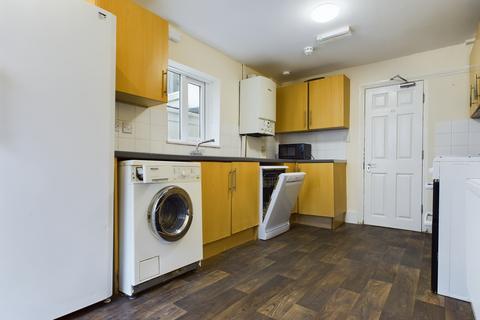 5 bed property, in Osborne Road, £650,000