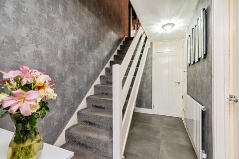 3 bed property, in Newmarket Road, £165,000