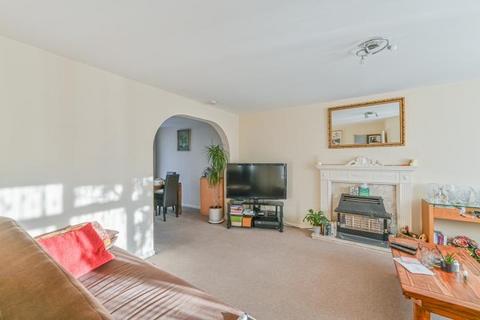 4 bed property, in Heathfield Drive, £540,000