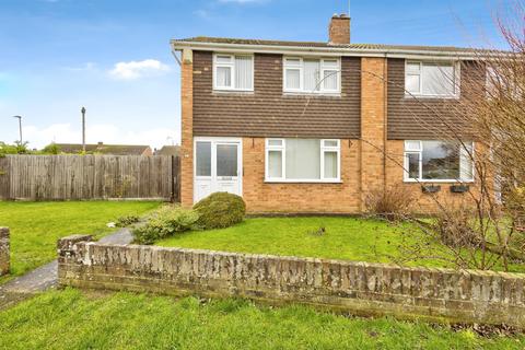 3 bed property, in Culworth Crescent, £275,000