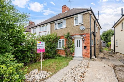 3 bed property, in The Crescent, £600,000