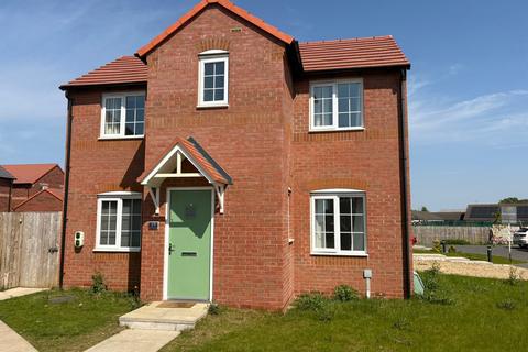 3 bed property, in Hawthorn Close, £170,000