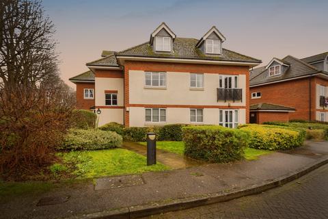 2 bed property, in Coy Court, £200,000