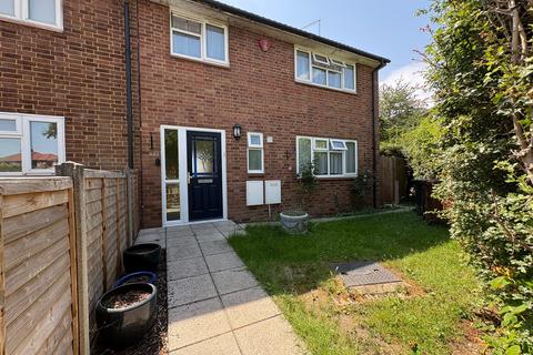3 bed property, in Birchwood Avenue, £425,000