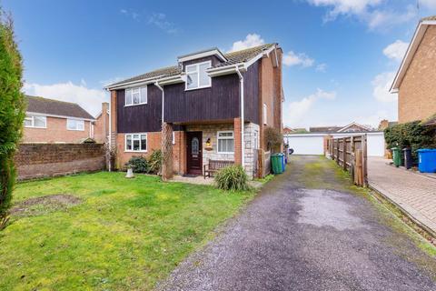 4 bed property, in Avondale, £830,000