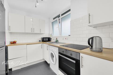 1 bed property, in Buckland Court, £350,000
