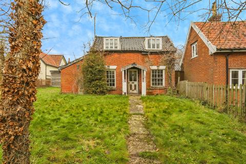 3 bed property, in Common Road, £200,000