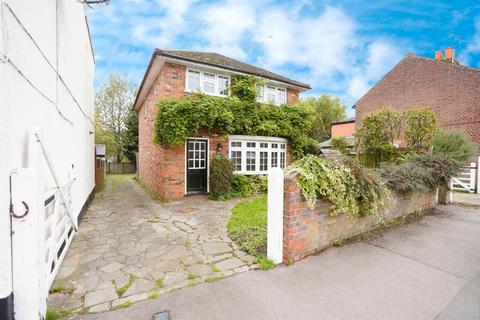 4 bed property, in Front Street, £475,000