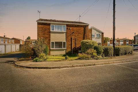 1 bed property, in Ruskin Way, £155,000